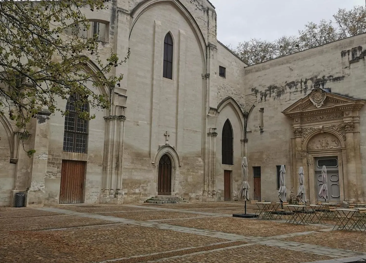 Bourse Appartement Une Chambre Separee Coeur De Ville Avignon France