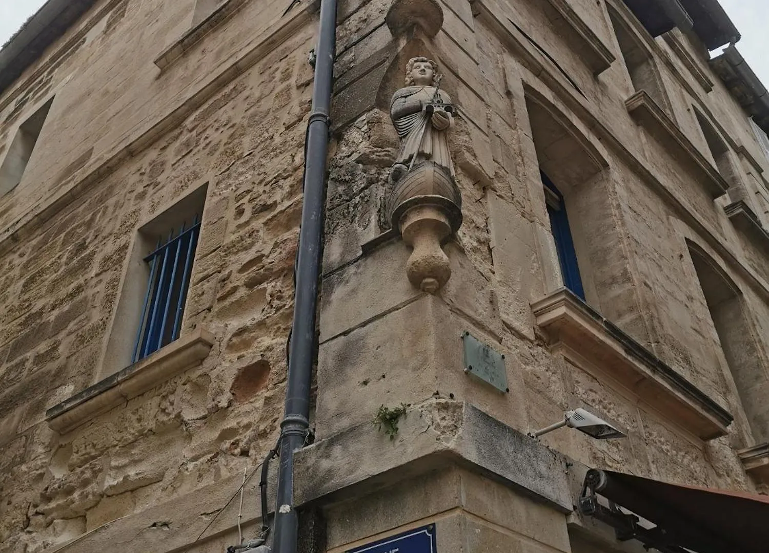 Bourse Appartement Une Chambre Separee Coeur De Ville Avignon Apartment